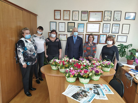 Алексей Езубов поздравил женщин Белоглинского района с праздником Весны и Днем 8 марта
